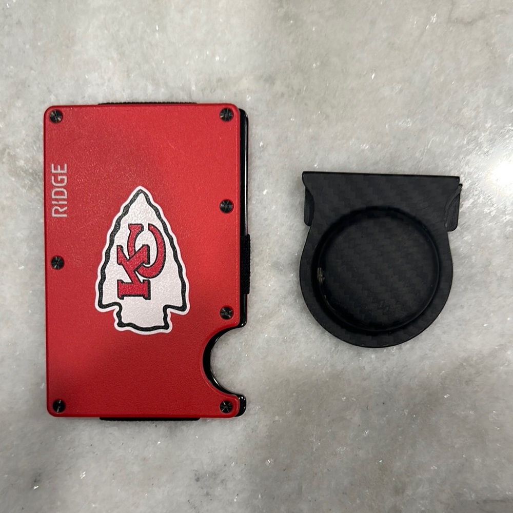Ridge Kansas City Chiefs Wallet with Airtag Carbon Case Money Clip
